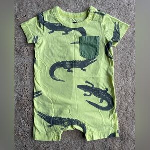 Tea Collection Pocket Baby Romper Alligator Print, size 6-9 months